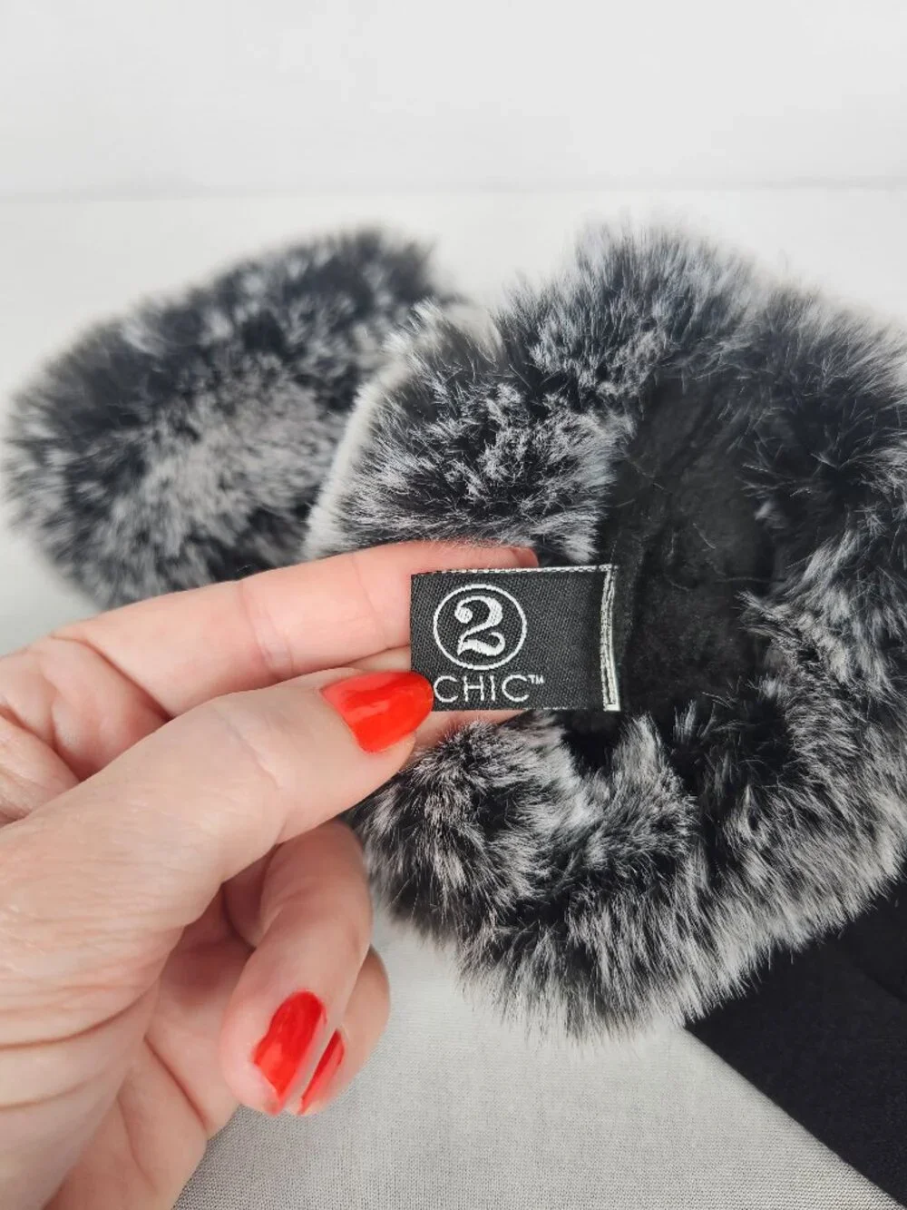 2 Chic Faux Fur Touchscreen Gloves I Black & Gray I Women's Size Small I NWOT